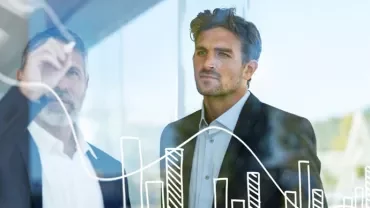 Due sales manager discutono della strategia commerciale dell'azienda