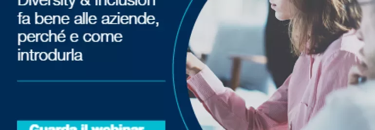 Persona al computer con testo su webinar aziendale