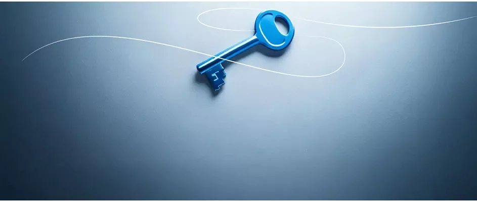 Una key su sfondo blu sfumato