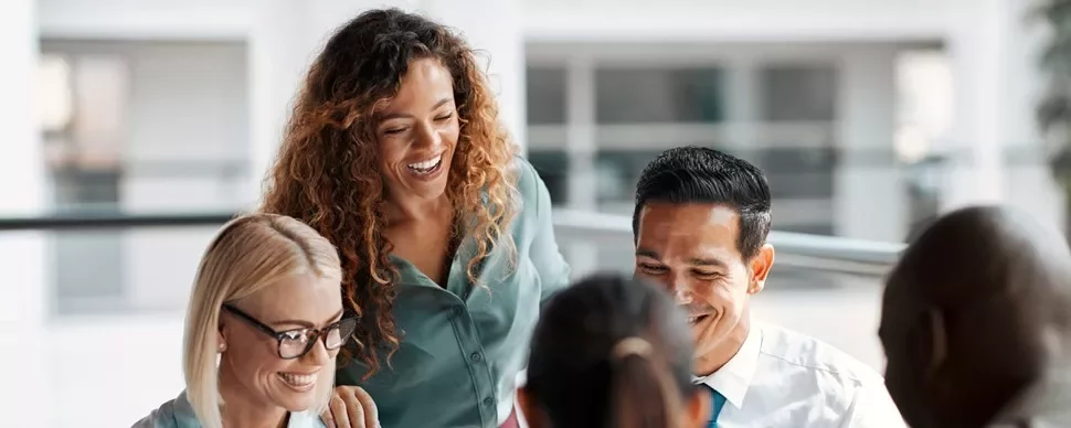 Professionisti sorridenti nel corso di una riunione